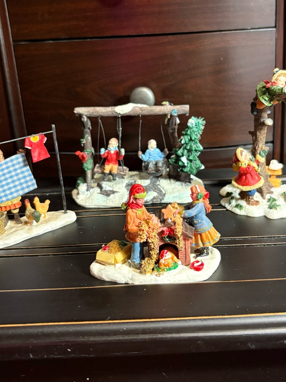 LemaxHoliday Village Figurine Set